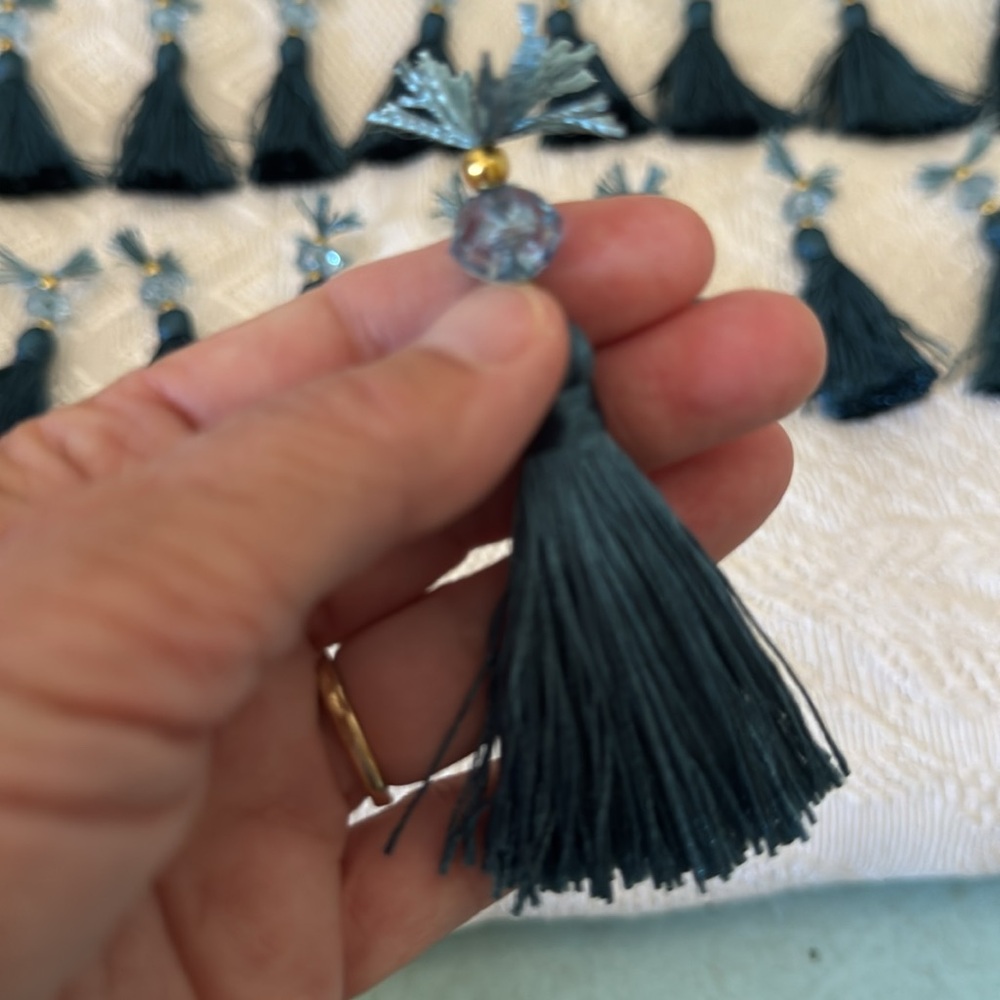 21 Teal Blue Tassels w/Blue Accents Arts Crafts
Upholstery Jewelry Bedding  D